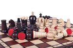 Charger l&#39;image dans la galerie, Pièces d’échecs en bois clair et foncé avec feutrine rouge anti-rayures – échiquier pliant en bois artisanal
