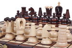 Charger l&#39;image dans la galerie, Pièces d’échecs en bois clair sculptées sur échiquier pliant en bois – jeu d’échecs artisanal avec roi, reine et cavalier
