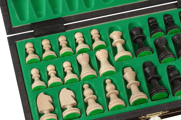 Le jeu d’échecs de luxe « Île de Lewis » en noyer avec coffret de rangement pour pièces d’échecs Le jeu d’échecs de luxe « Île de Lewis » en noyer avec coffret de rangement pour pièces d’échecs