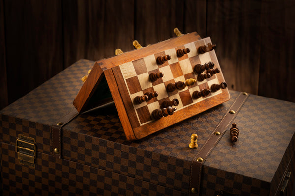 Jeu D'échecs Nomade Le Délirant® : L'échiquier En Bois 31,5 Cm, Fabrication Artisanale Et éco-responsable ! Plateau échecs Format L Jeu D'échecs Nomade Le Délirant® : L'échiquier En Bois 31,5 Cm, Fabrication Artisanale Et éco-responsable ! Plateau échecs Format L