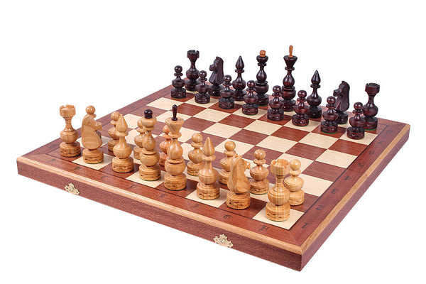 Jeu d'échecs DE TOURNOI No 3 en bois de charme avec l'échiquier en marqueterie de bois d'acajou Jeu d'échecs DE TOURNOI No 3 en bois de charme avec l'échiquier en marqueterie de bois d'acajou