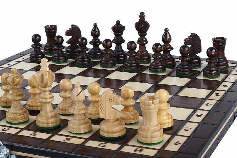 Zoom sur un Jeu d'Échecs et Jeu de Dames en Bois - Grand Ensemble 2 en 1