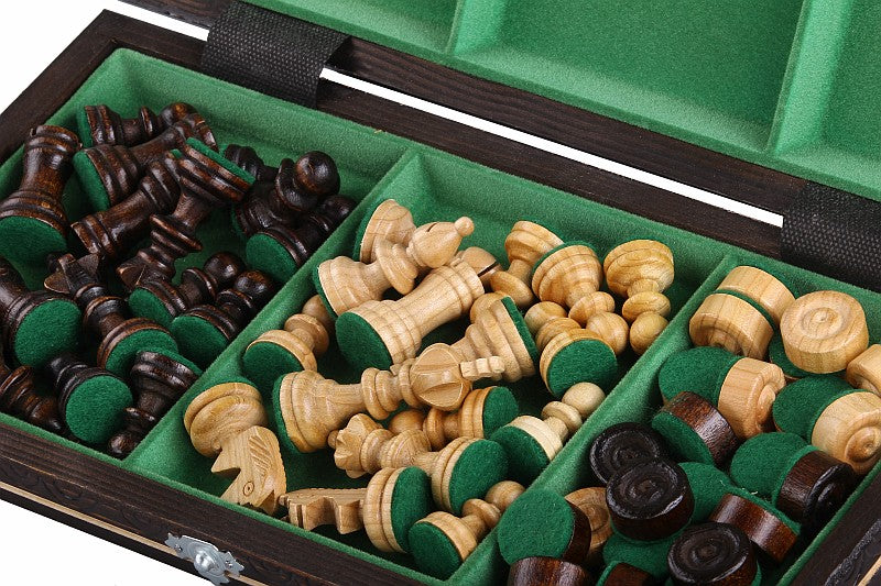 Zoom sur un intérieur de rangement d'un échiquier pliable de Jeu d'Échecs et Jeu de Dames en Bois