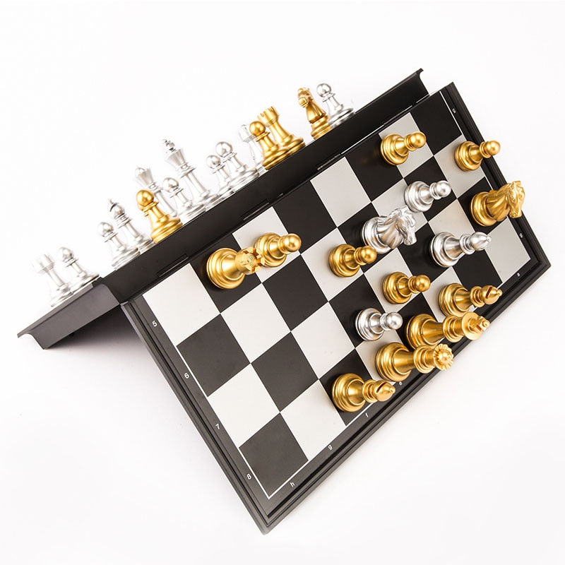 Ensemble Jeu d'échecs médiéval avec échiquier de haute qualité (32 pièces d'échecs) en or et argent magnétique, ensembles de figurines jeu d'échec , echec , echec et mat , jeux d'échec , jeu d'echec , jeu d'echec en ligne , échec , ensemble d'échec , table de jeu d'échec , jeu de société , jeu d'echec en bois , echiquier , échiquier , en bois précieux , bois laqué , métal & bois