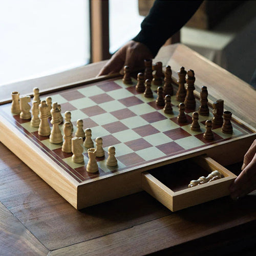 Jeu d'échecs pliable en bois personnalisable | Quotidien Personnali Jeu d'échecs pliable en bois personnalisable | Quotidien Personnali