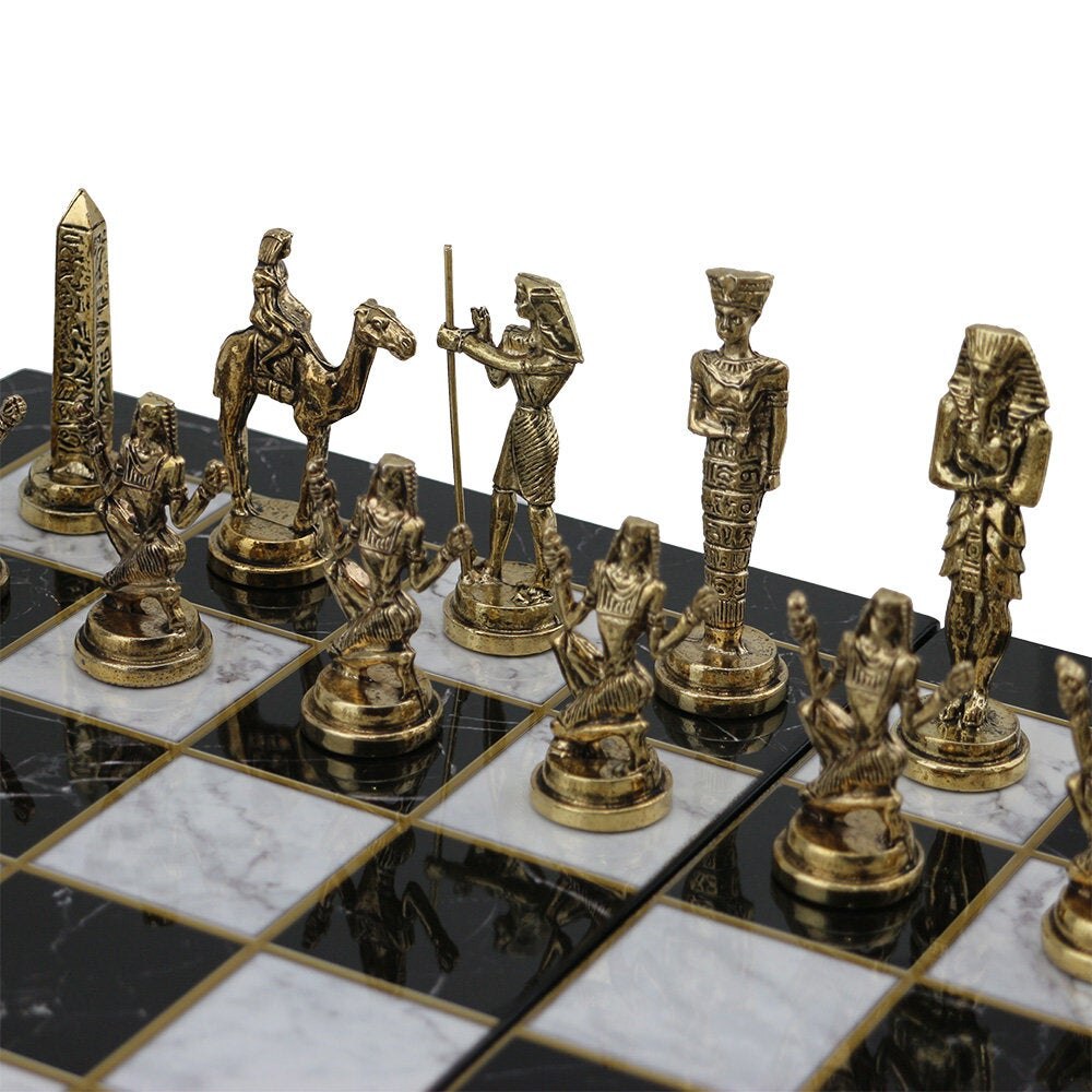 Pièces de Jeu d'échecs sur le thème de l'Egypte jeu d'échecs egyptien et échiquier à thème